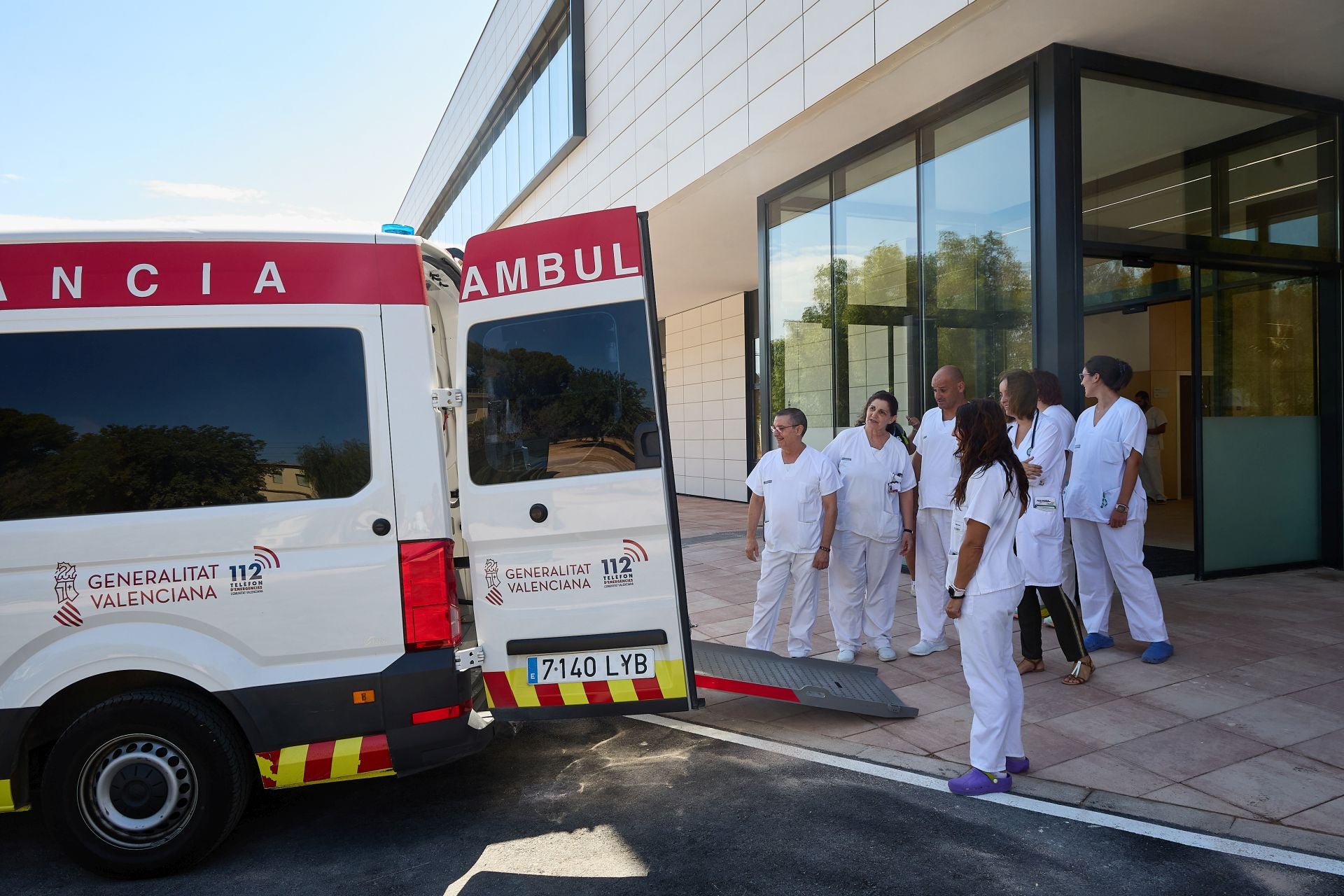 Fotos | El cierre del Doctor Moliner culmina con el traslado de los últimos quince pacientes