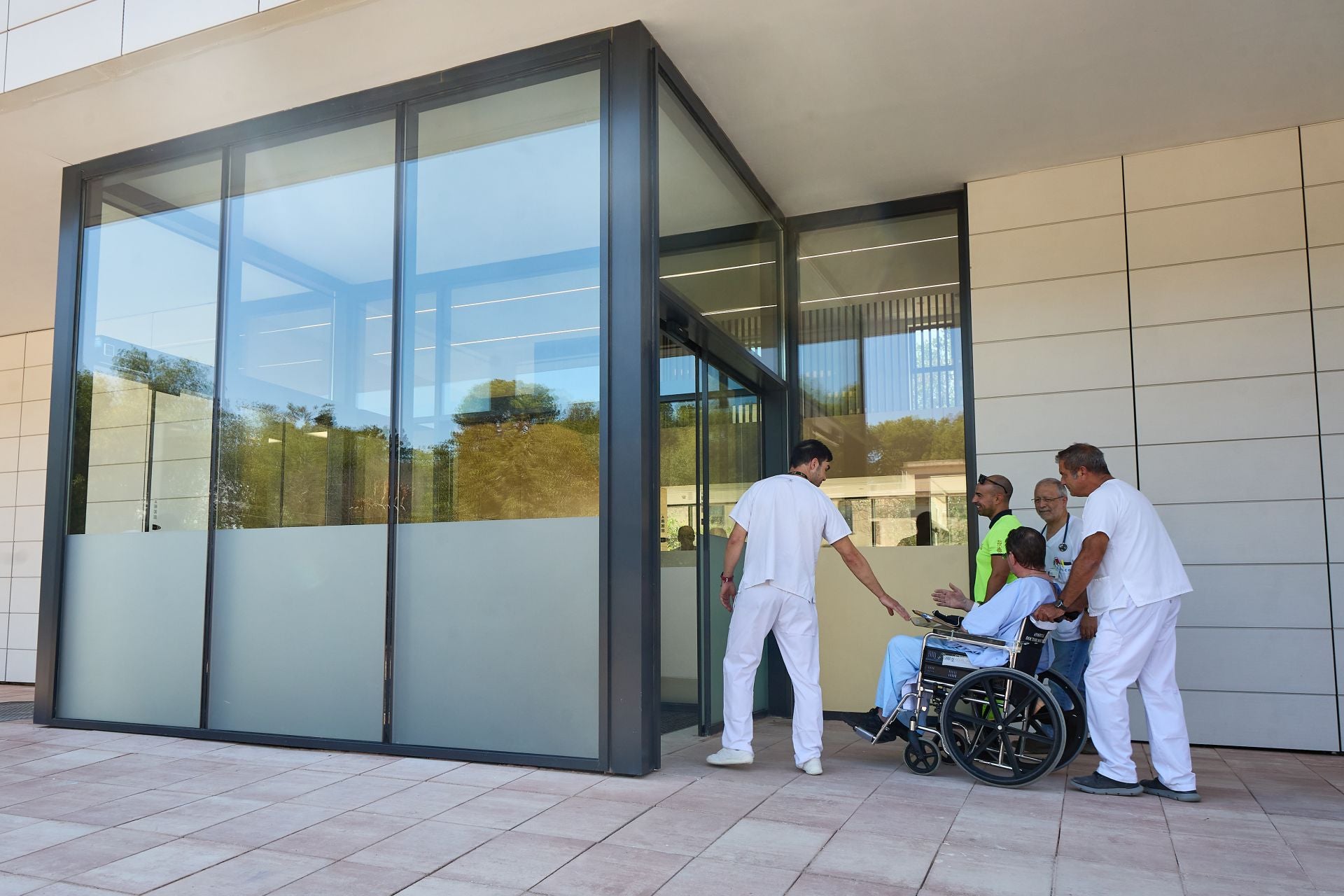 Fotos | El cierre del Doctor Moliner culmina con el traslado de los últimos quince pacientes