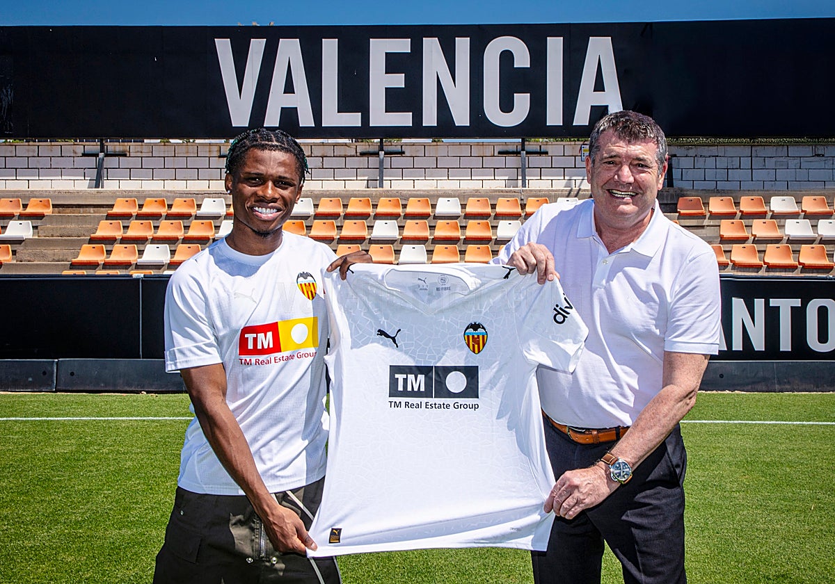 Largie Ramazani, en su anuncio como nuevo jugador del Valencia.