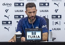 Carlos Corberán, en rueda de prensa.