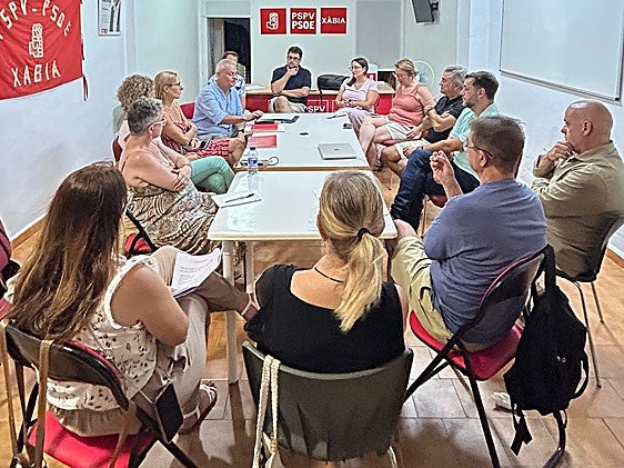 Los participantes en la reunión de urgencia de la ejecutiva del PSPV Marina Alta.