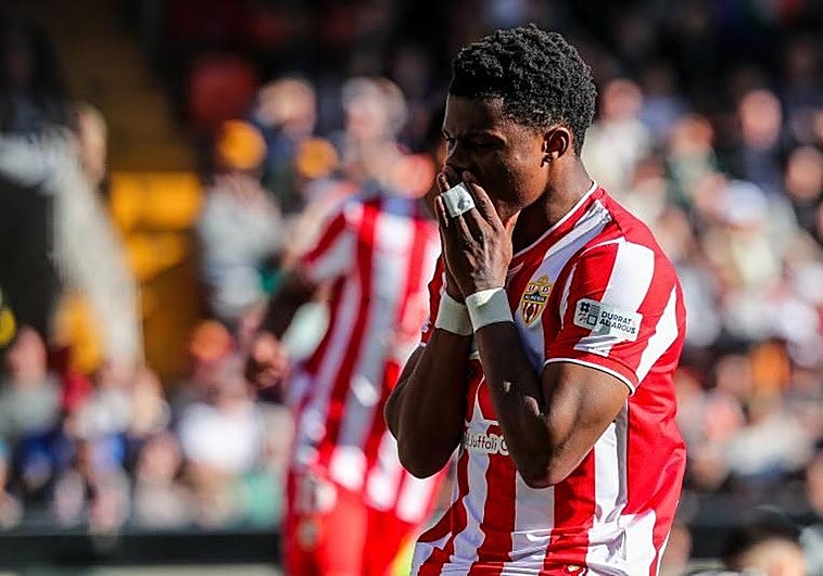Ramazani, en un partido en Mestalla con el Almería.