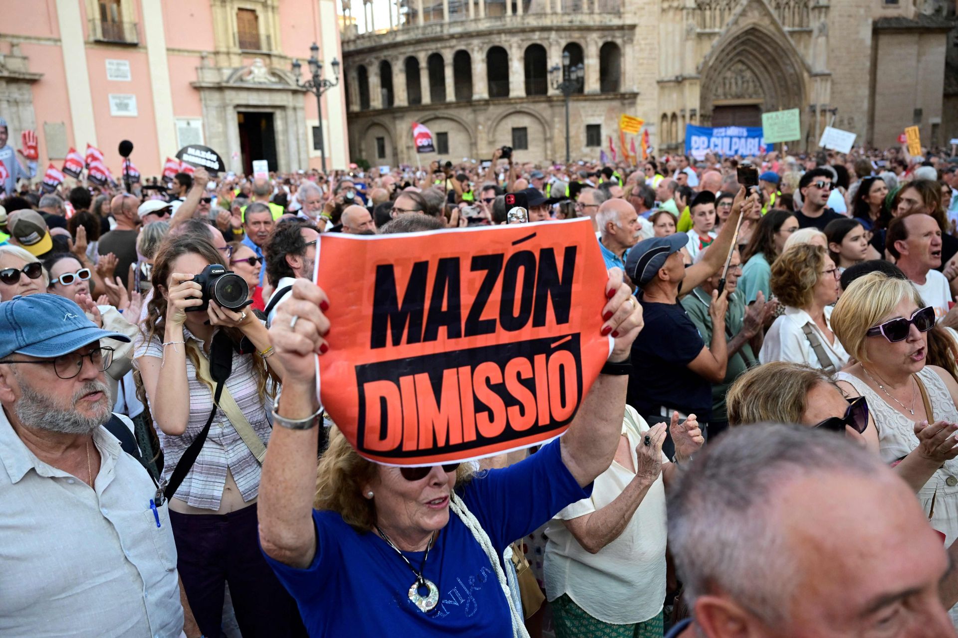 FOTOS | La décima manifestación contra Mazón en Valencia, diez meses después de la dana