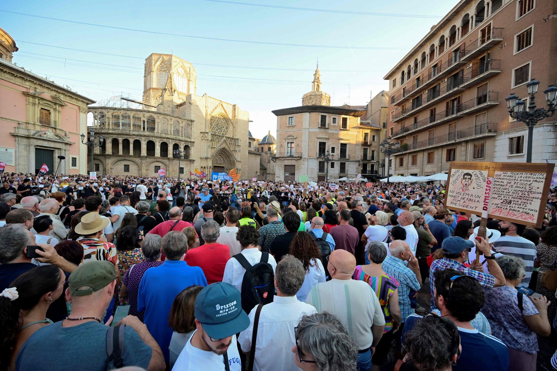 FOTOS | La décima manifestación contra Mazón en Valencia, diez meses después de la dana