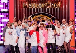 Los 16 famosos de 'MasterChef'.