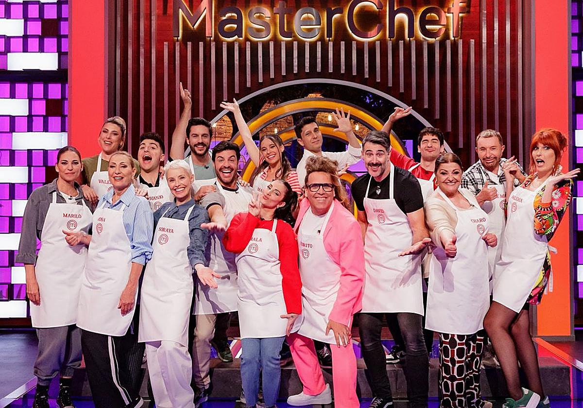 Los 16 famosos de 'MasterChef'.