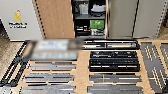 Parte del material hallado en el registro de la vivienda.