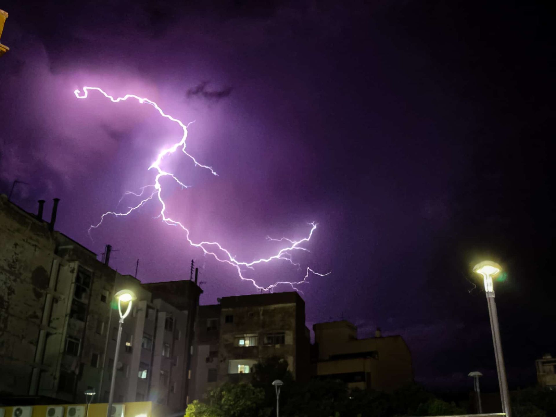 Espectaculares imágenes de la tormenta eléctrica en Valencia