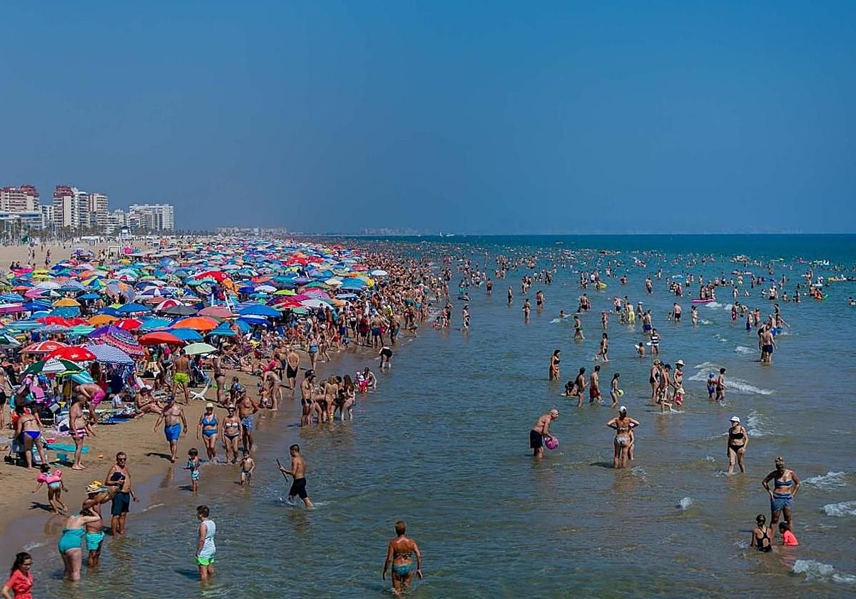 Una playa de Gandía en una imagen de archivo.