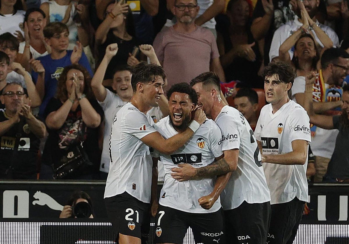 La rabia de Danjuma aparece en el gol.