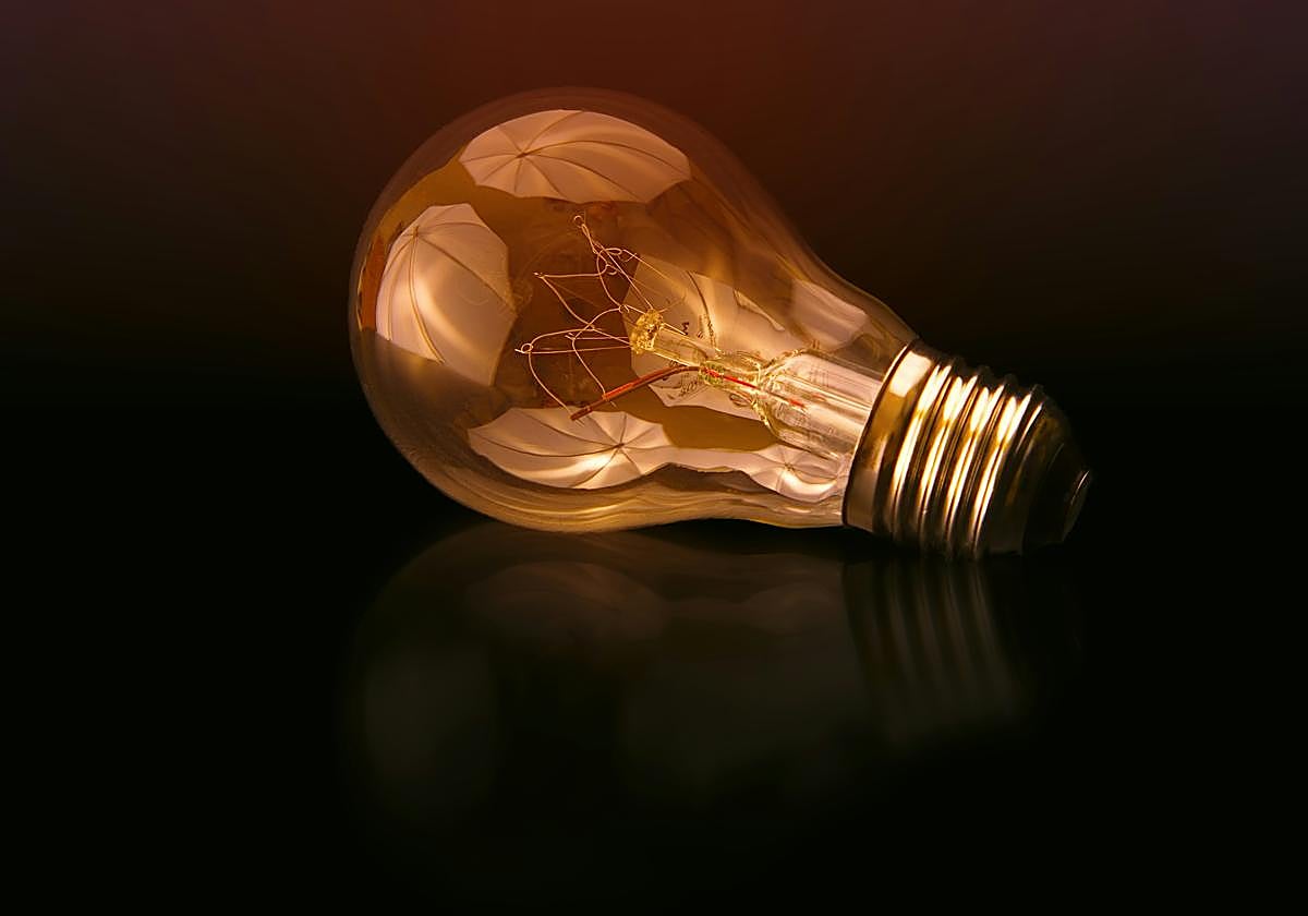 Una bombilla en una imagen de archivo.