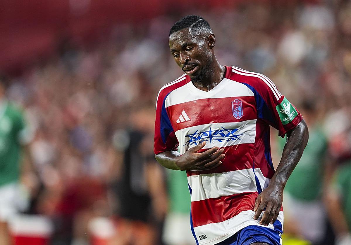 Martin Hongla, durante un partido del Granada la temporada pasada.