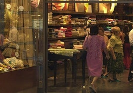 Las más de 26.000 personas beneficiarias del bono comercio de Valencia pueden ya comprarlo en línea