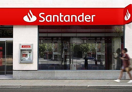 Oficina banco Santander en una imagen de archivo.