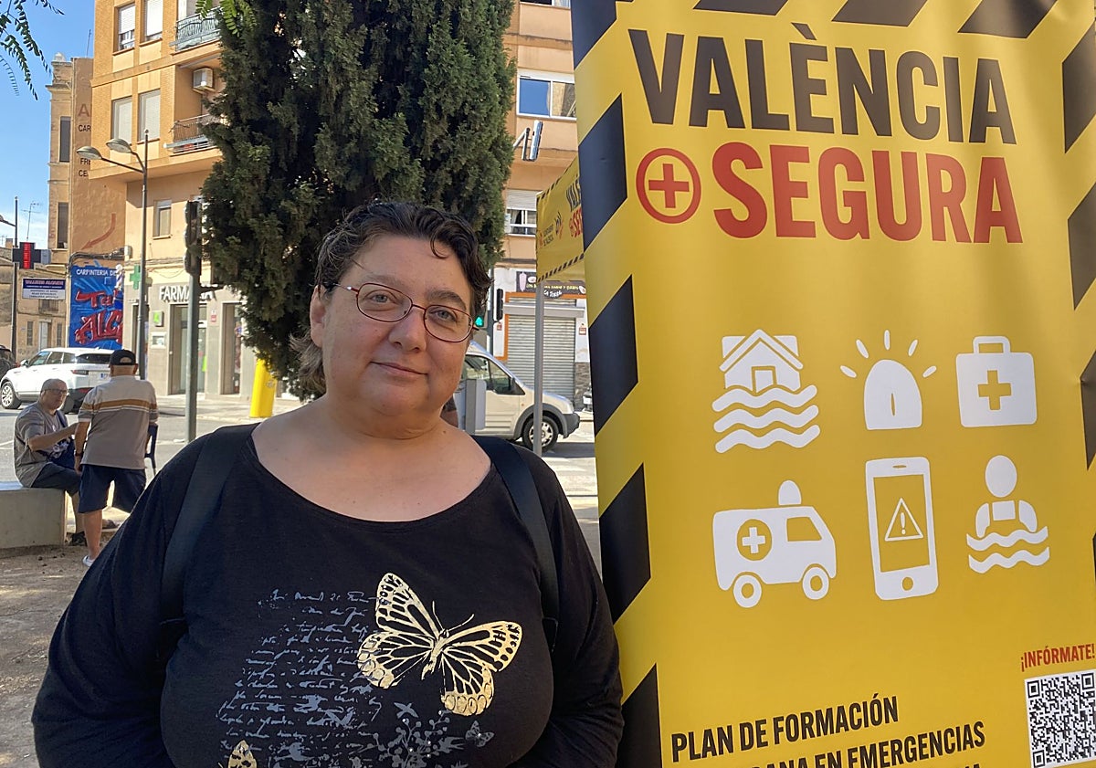 Imagen principal - Aniuska Dolz, portavoz de la asociación de vecinos de La Torre.