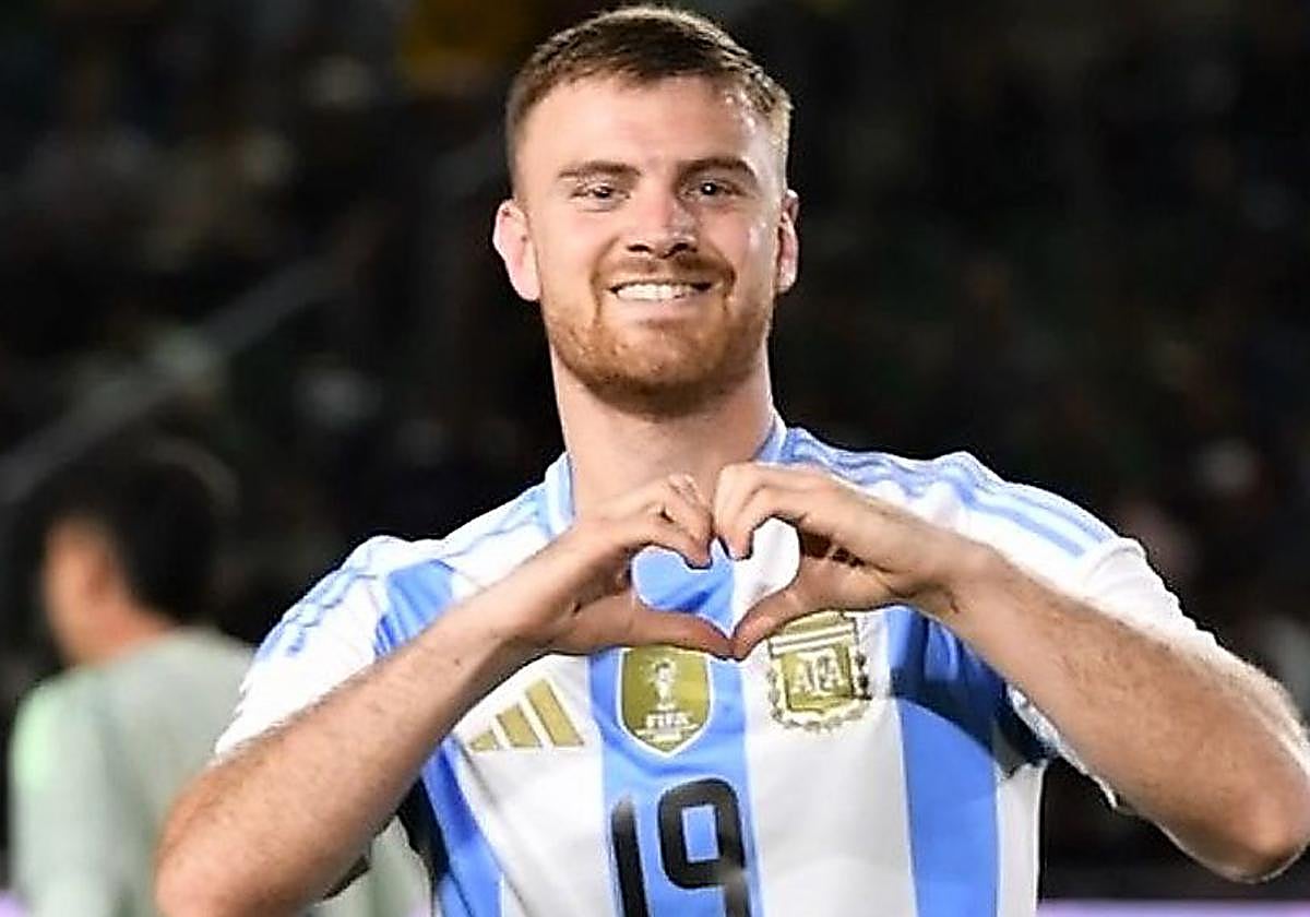 Lucas Beltrán, con la camiseta de Argentina.