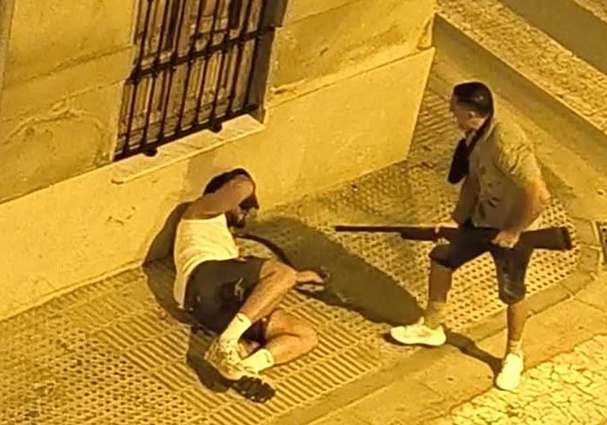 Un hombre herido grave tras recibir varios disparos de escopeta en una calle de Alfafar