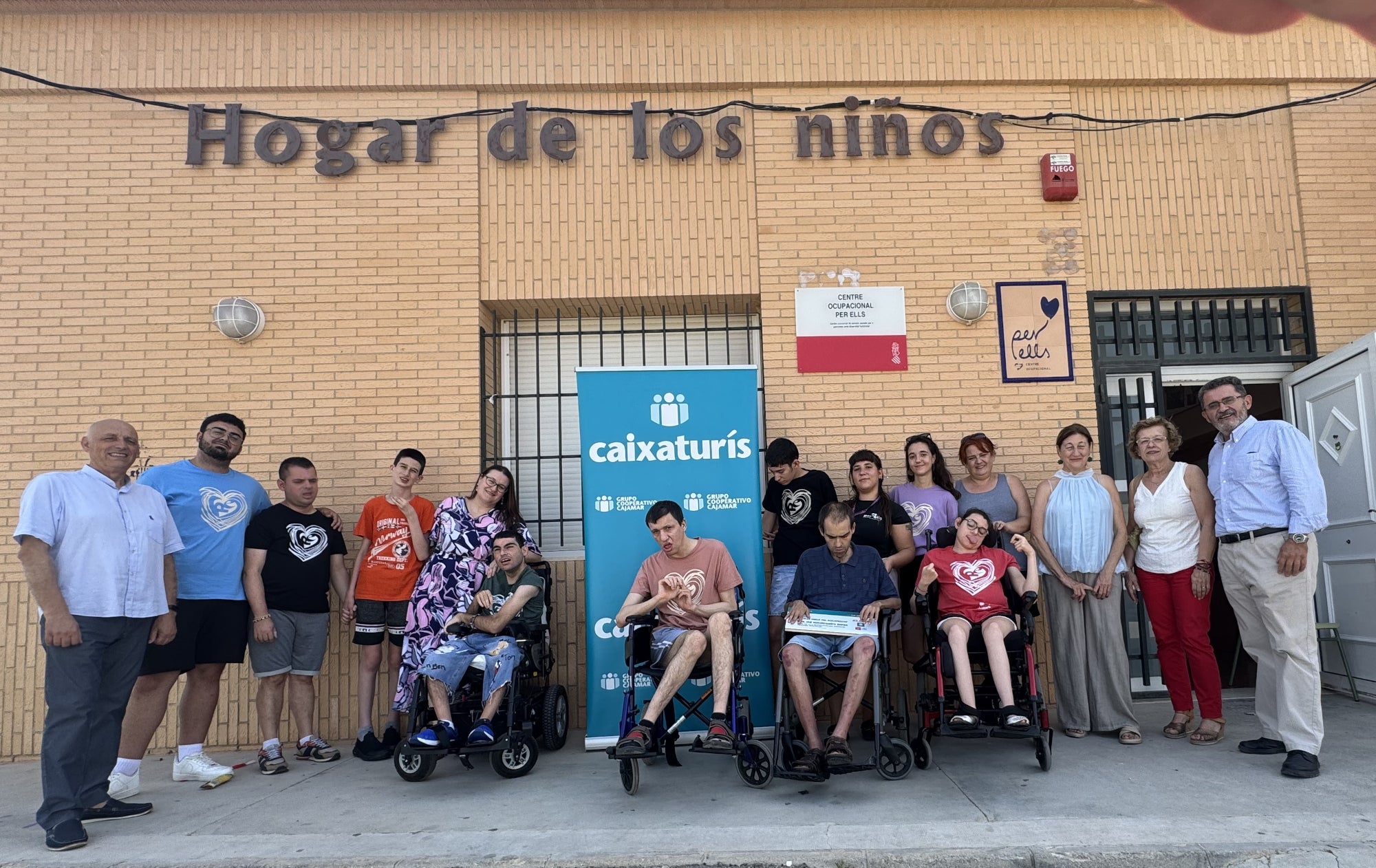Entrega del Equipo Solidario a la asociación Per Ells de Turís.