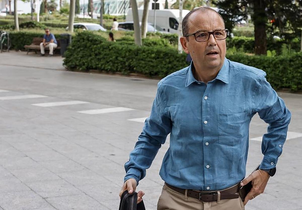 El jefe de Climatología de la Aemet, José Ángel Núñez, antes de declarar ante la jueza de la dana.