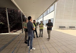 Revisión de uno de los colegios.