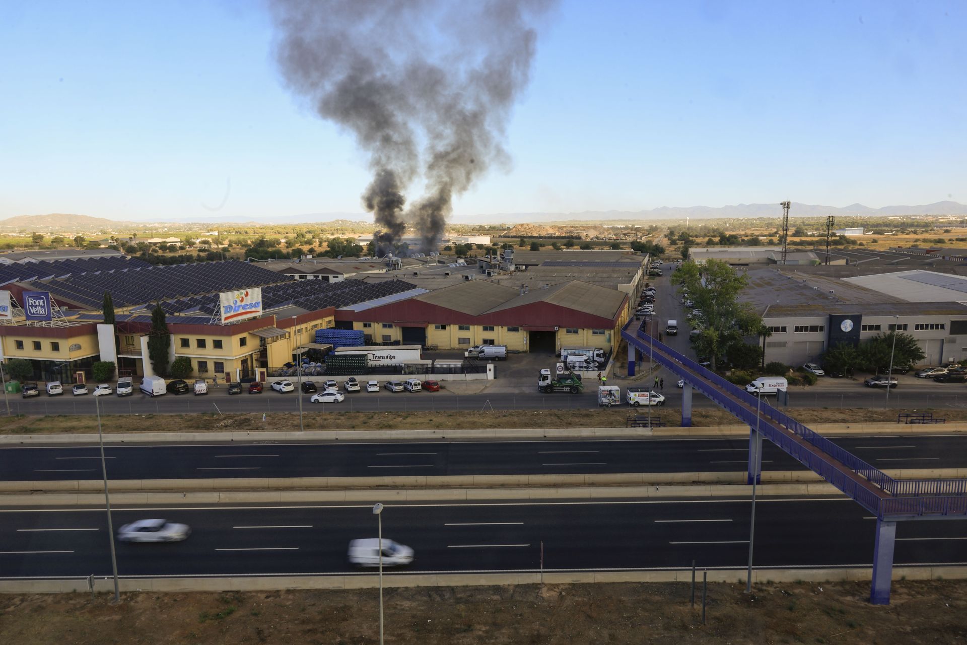 Incendio en un desguace de Quart de Poblet