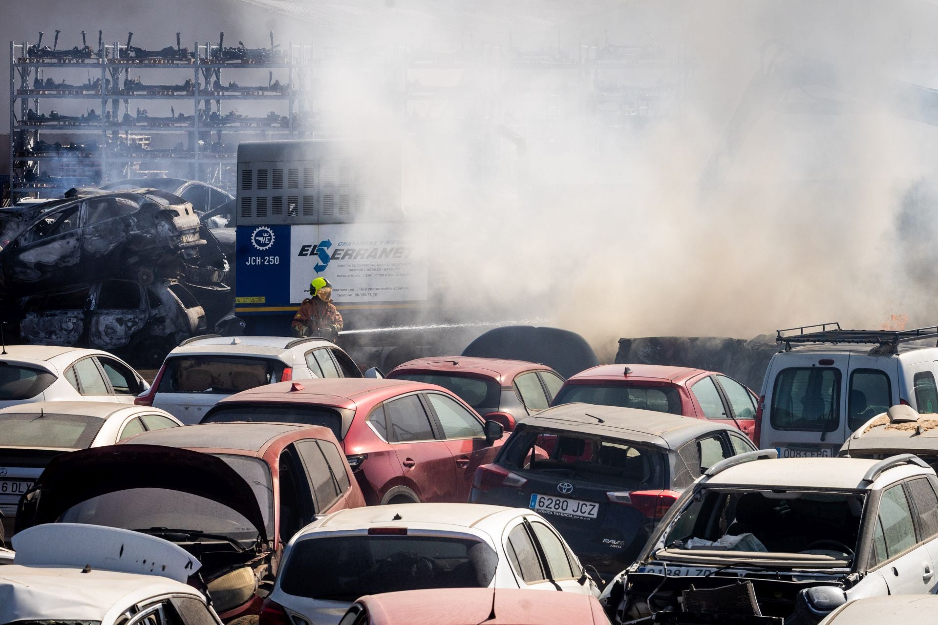 Incendio en un desguace de Quart de Poblet