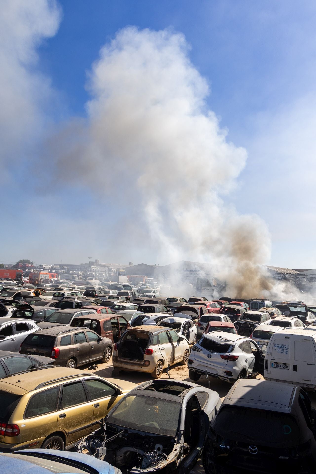 Incendio en un desguace de Quart de Poblet