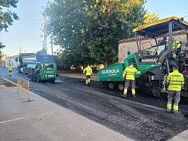 Asfaltado en uno de los tramos del camino de «Los Lavaderos».