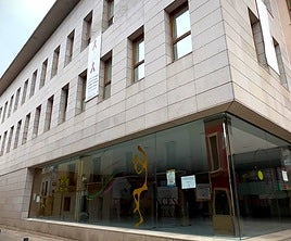 Edficio en el que se imparte la Formación para Personas Adultas.