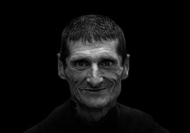 Retrato de Llopis, un vecino del barrio de Marxalenes: una de obras del colectivo La Griega presente en la exposición.