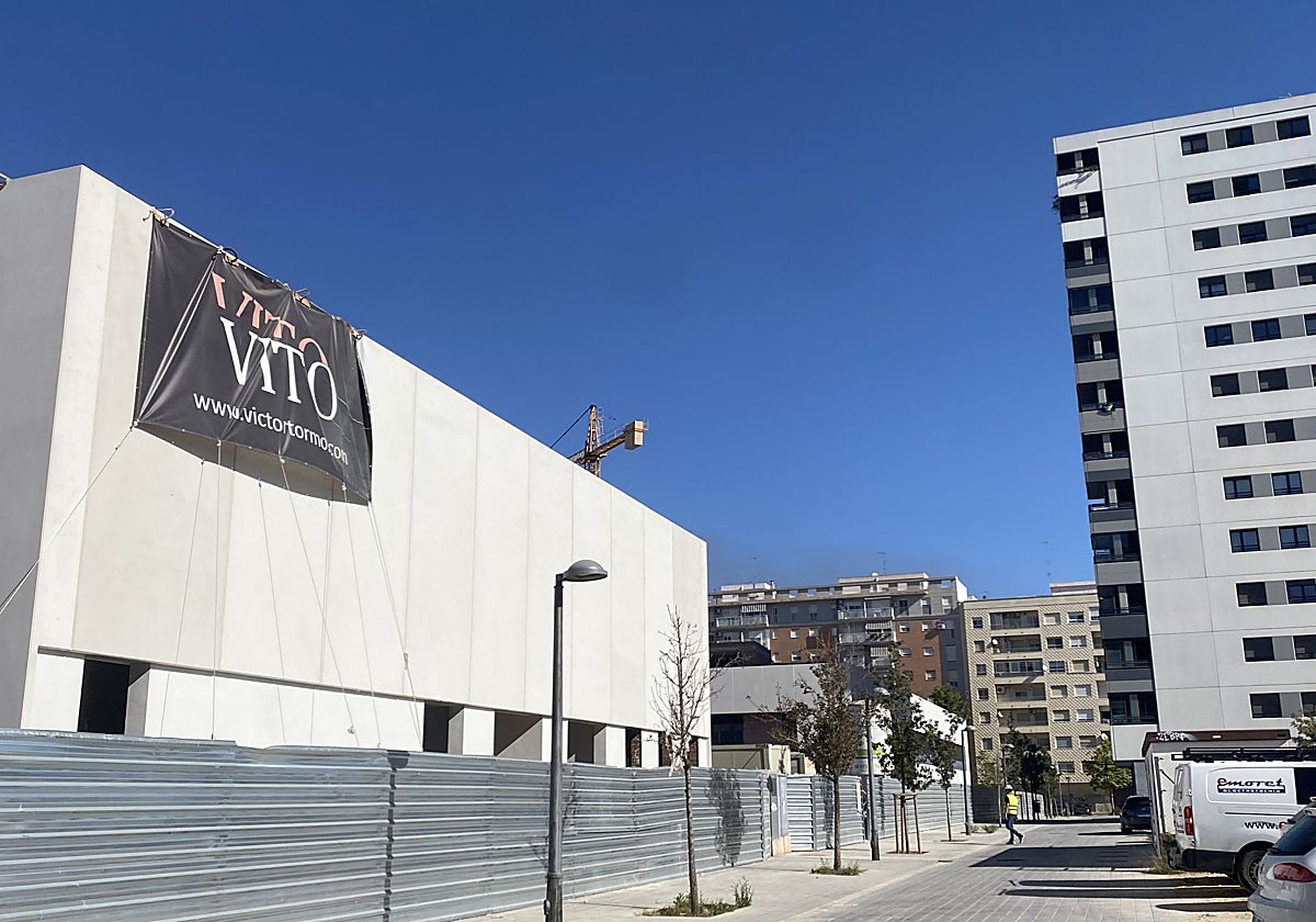 Fahcada del colegio que se está construyendo en Malilla.