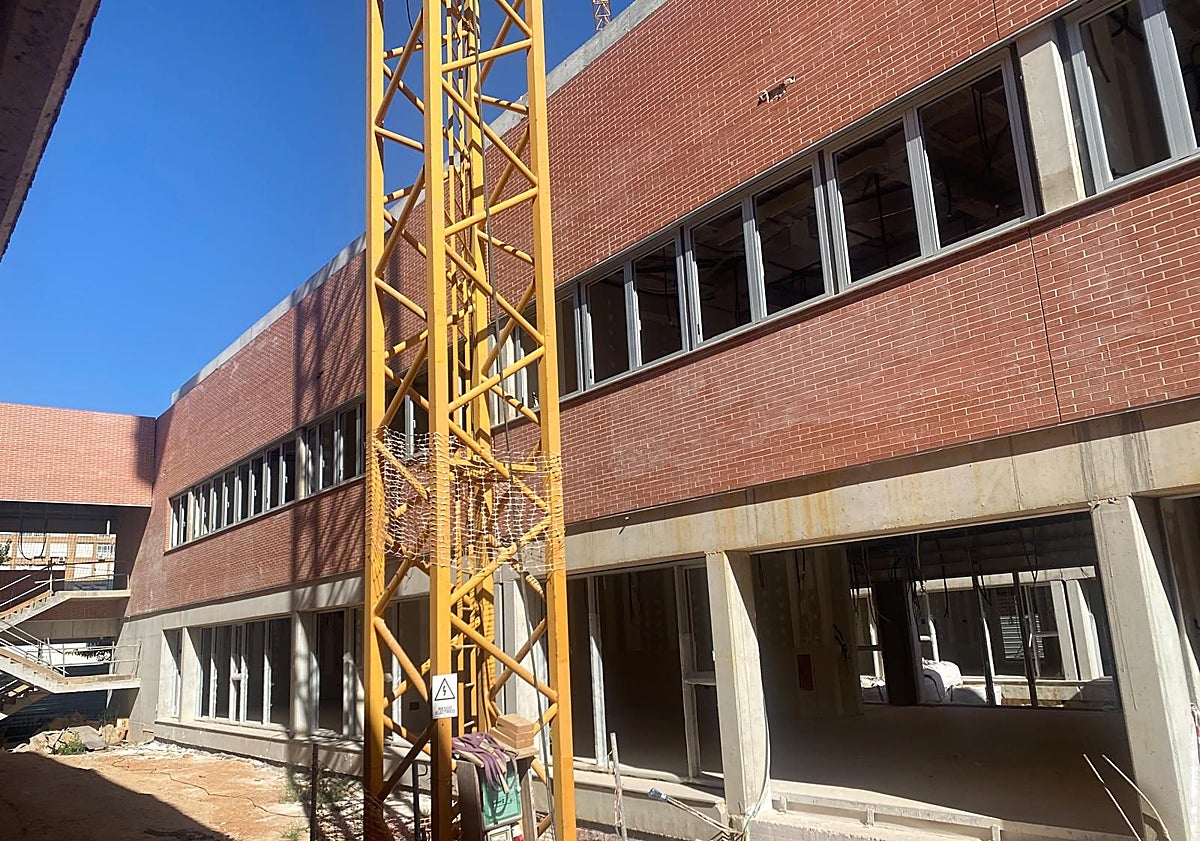 Imagen principal - Obras el el CEIP de Malilla.