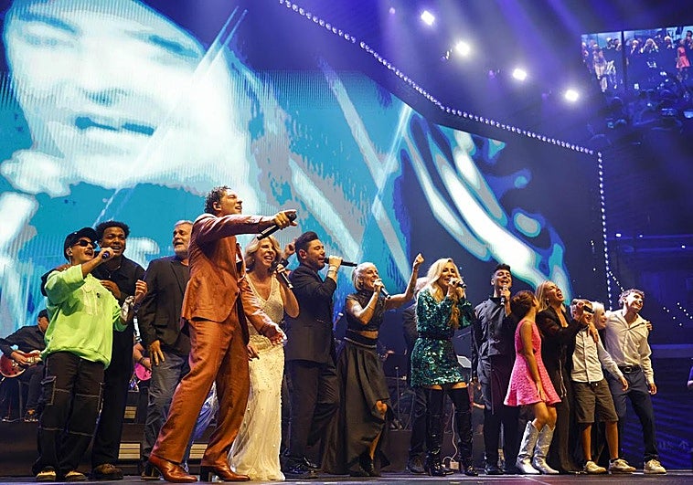 Los artistas, en el escenario.