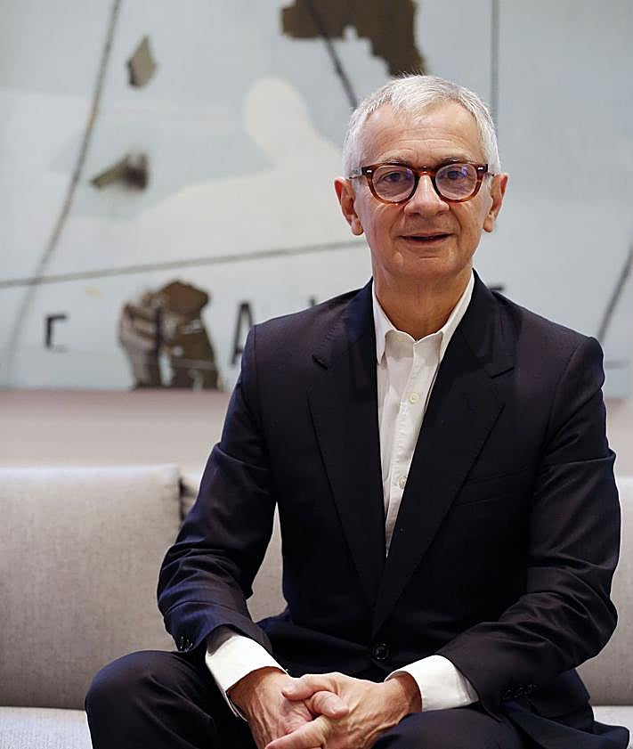 Imagen secundaria 2 - Arriba, Rafa Alcón, presidente de la Fundación Bancaja. A la izquierda, Carmen de Rosa, presidenta del Ateneo Mercantil y a su lado Juan Viña, al frente de la Fundación Cañada Blanch.