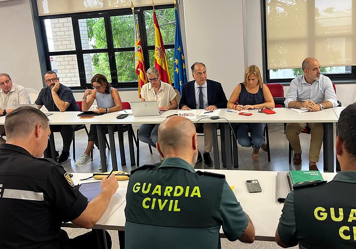 Juan Carlos Valderrama en la reunión del Cecopi.
