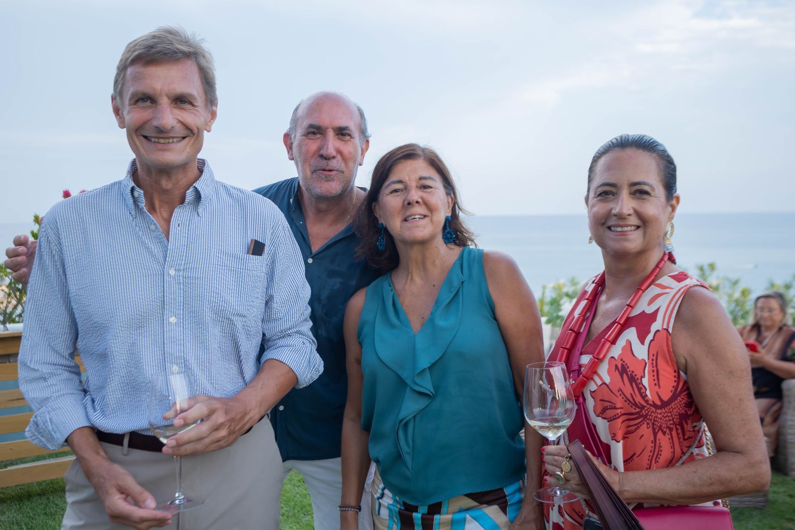 Los invitados a la fiesta de Josita Boluda disfrutan de las excepcionales vistas de Benicàssim.