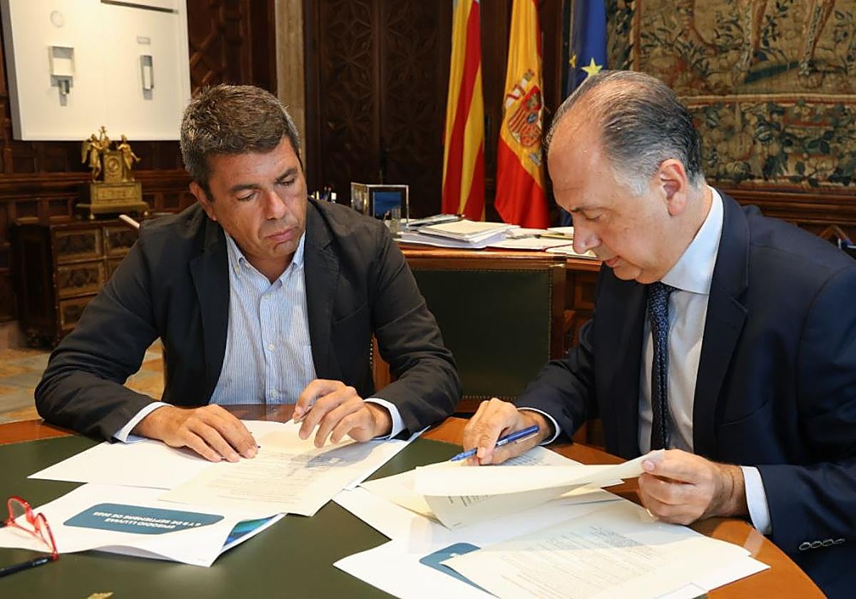Carlos Mazón y Juan Carlos Valderrama, durante la reunión de este lunes.