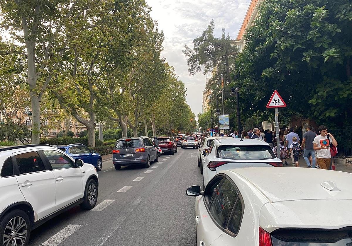 Crece la intensidad de tráfico y los pitidos en la Gran Vía Fernando el Católico en la vuelta al cole