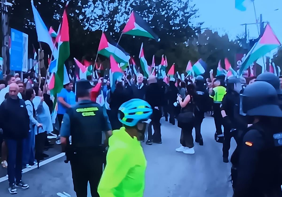 Protesta en la línea de meta.