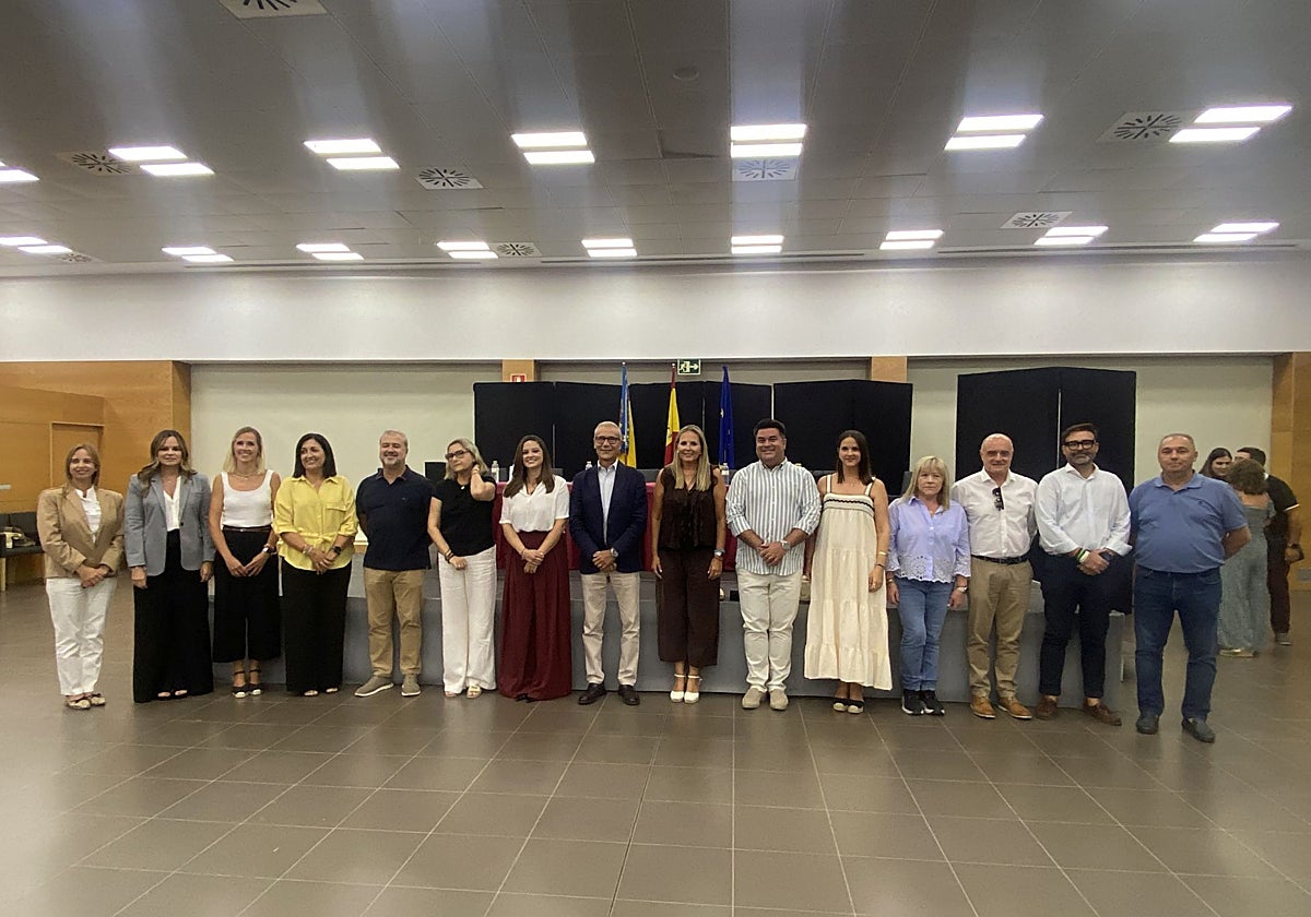 Jurado e infantil de las falleras mayores de Valencia 2026.