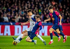 Una acción del último Barcelona-Valencia, de la pasada temporada.