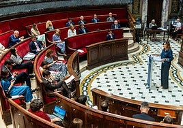 La alcaldesa de Valencia, María José Catalá, durante la sesión.