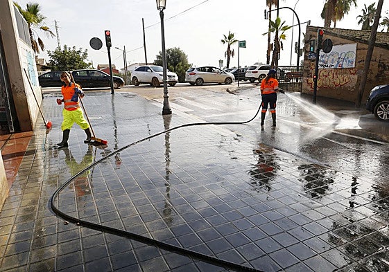 Tareas de limpieza en la pedanía de Castellar.