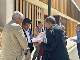 El alcalde de Ontinyent durante la visita a los terrenos donde se ubicará la futura Facultad.