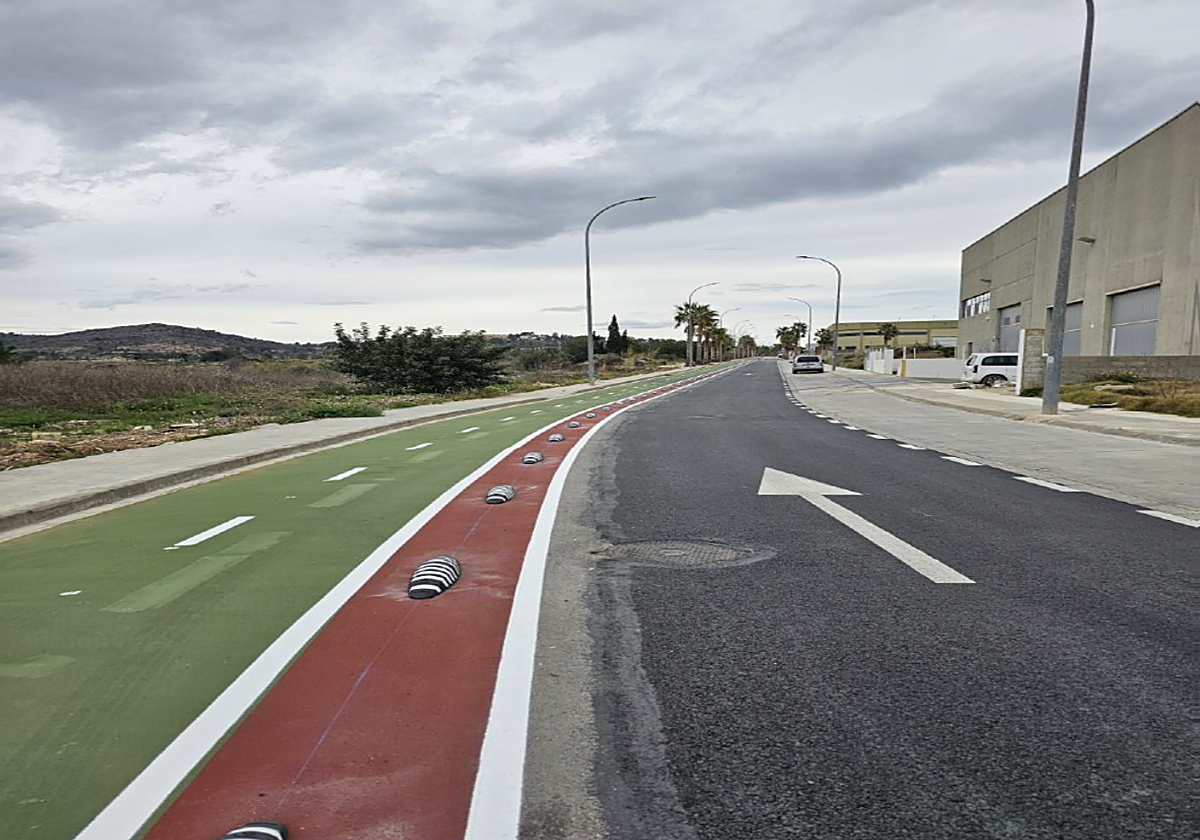 Carril bici en uno de los polígonos de la Ribera Alta.