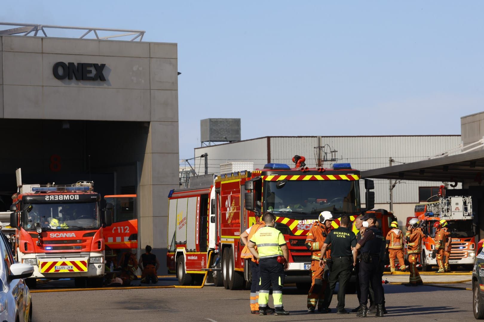 Un incendio afecta a una empresa de Albuixech