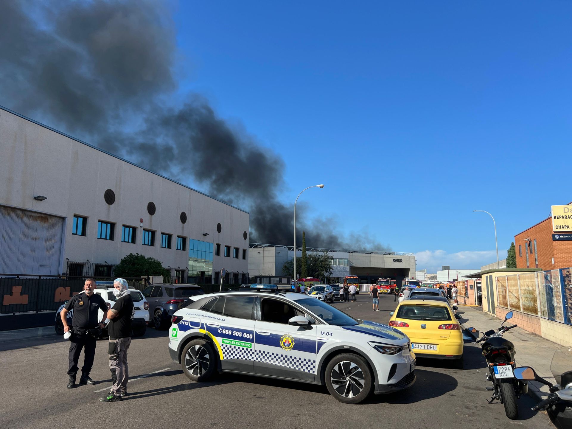 Un incendio afecta a una empresa de Albuixech