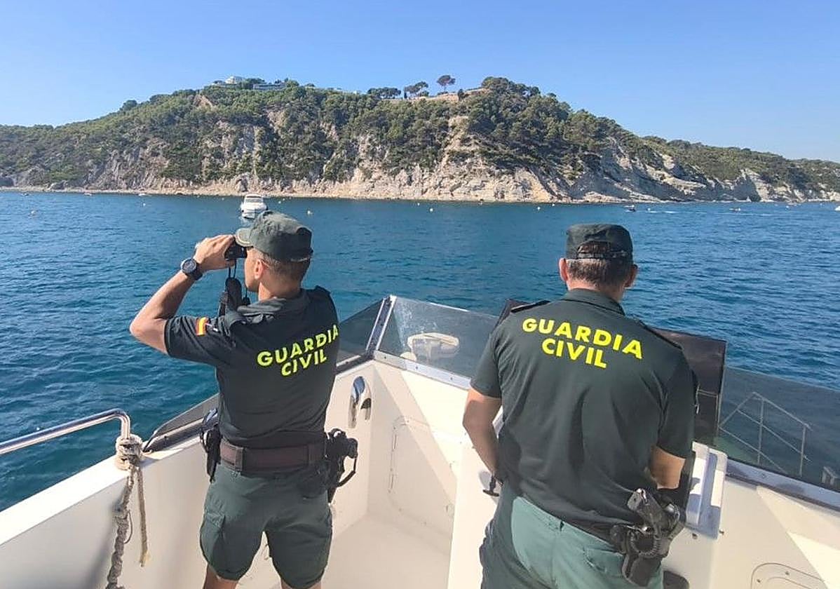 Agentes de la Guardia Civil en la zona.
