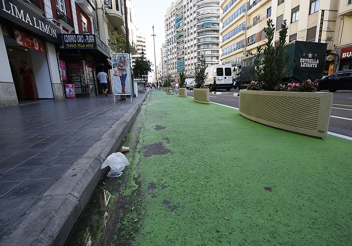 Una foto de archivo junto al actual carril bici de la calle San Vicente.