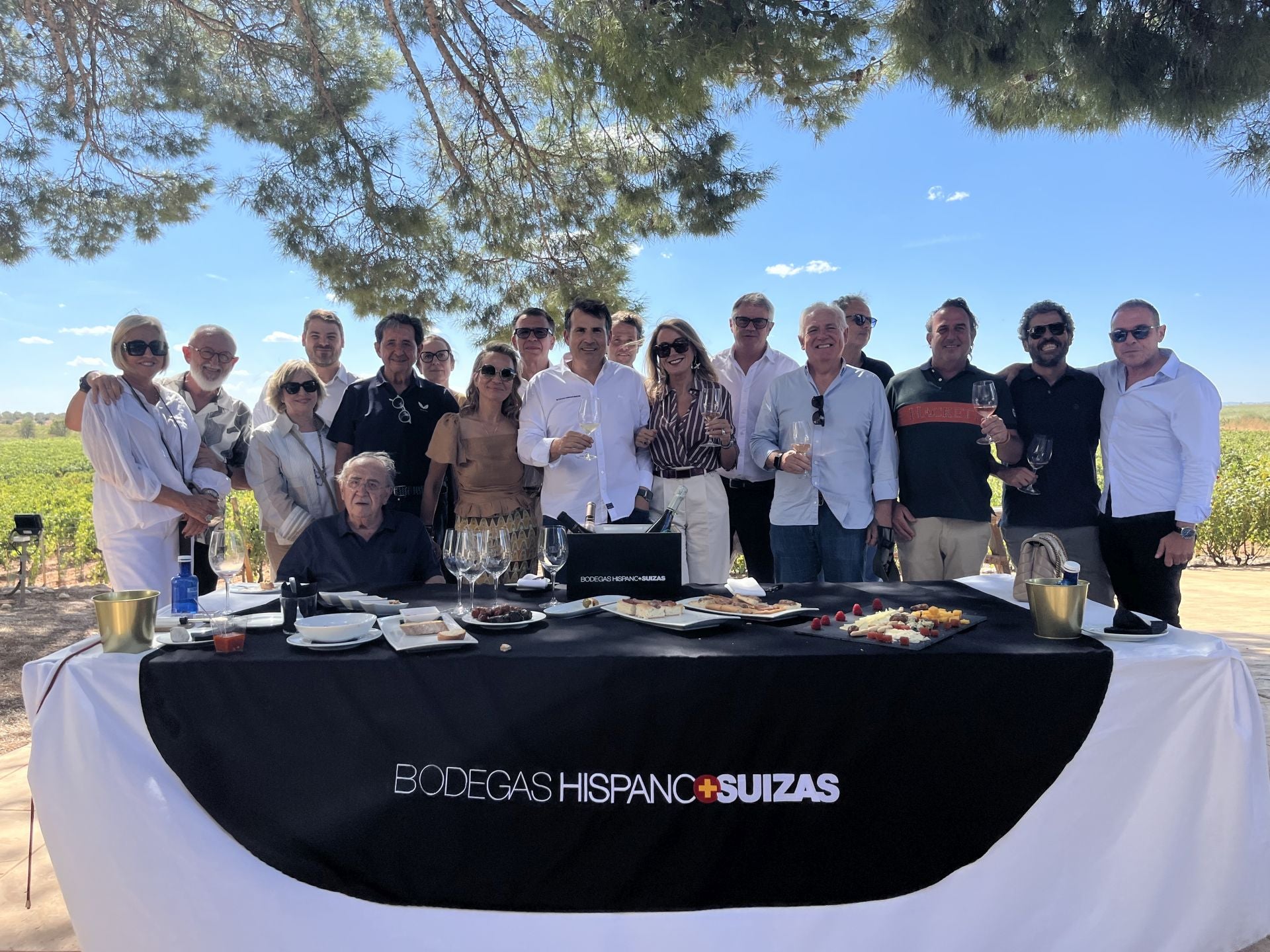 Los participantes en la cata organizada por la Academia de Gastronomía en Bodegas Hispano Suizas.